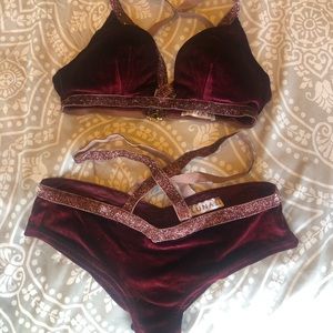 Sienna set (top and bottom) from Lunalae.